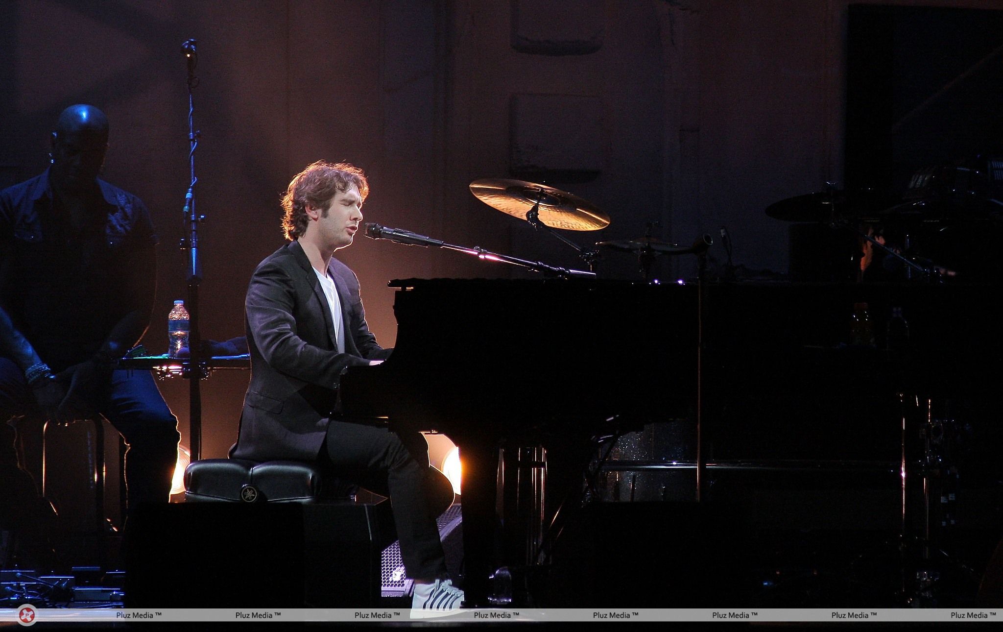 Josh Groban performs at the Bank Atlantic Center | Picture 111508